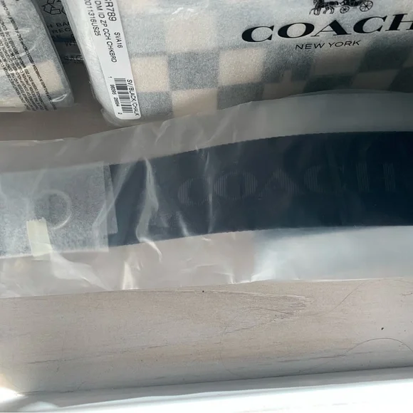 COACH - Picture 3 of 5